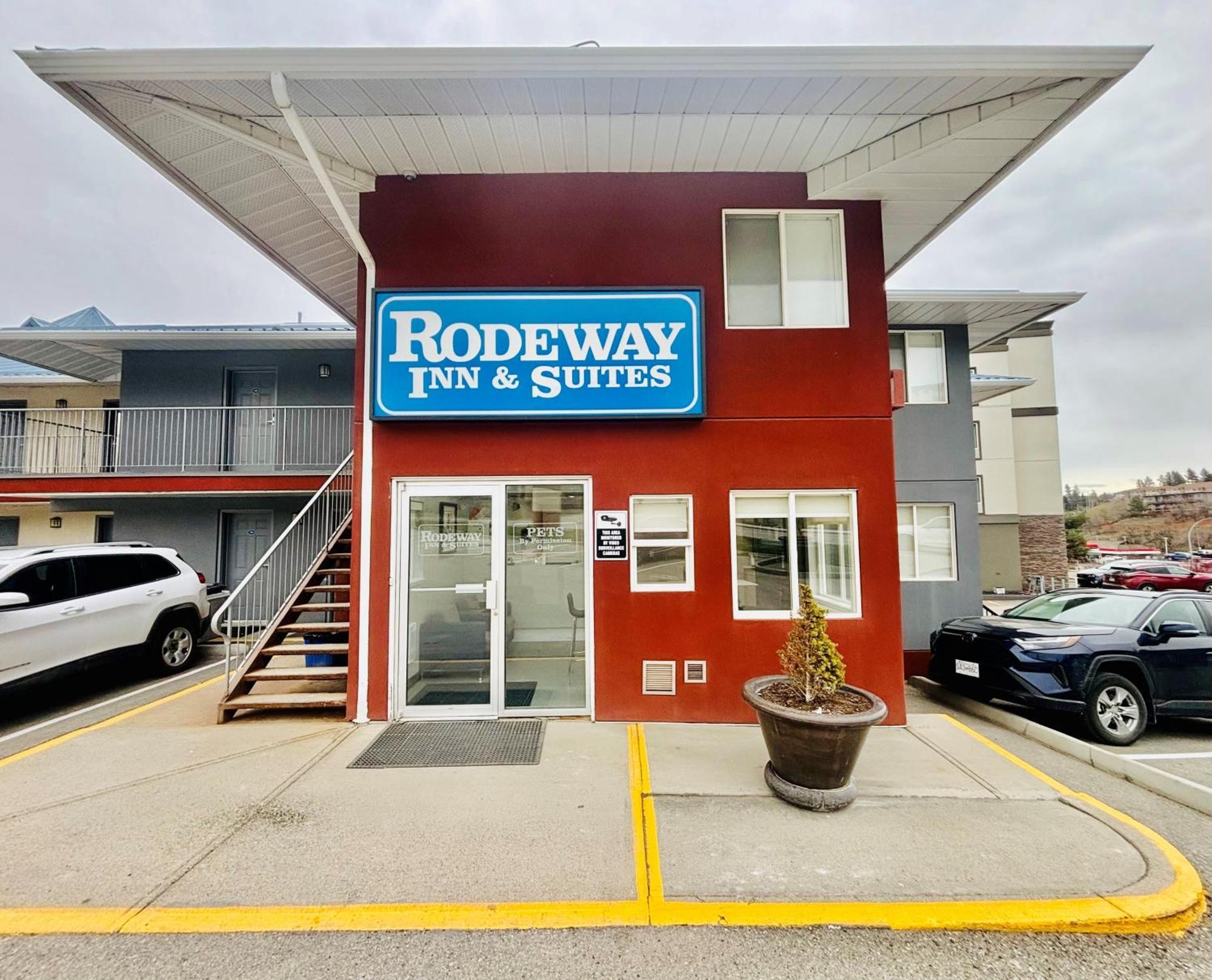 Rodeway Inn & Suites Kamloops Exterior photo