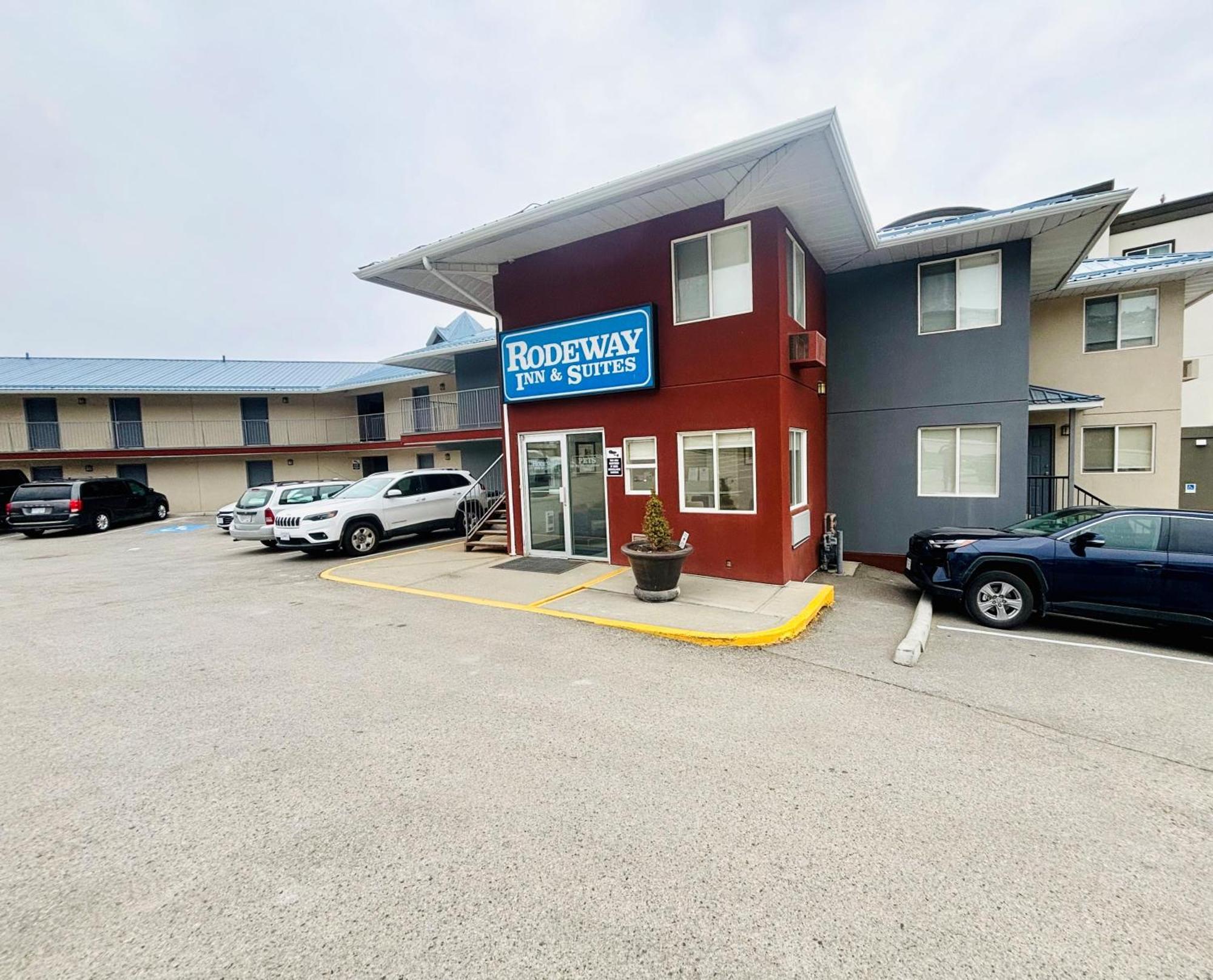 Rodeway Inn & Suites Kamloops Exterior photo