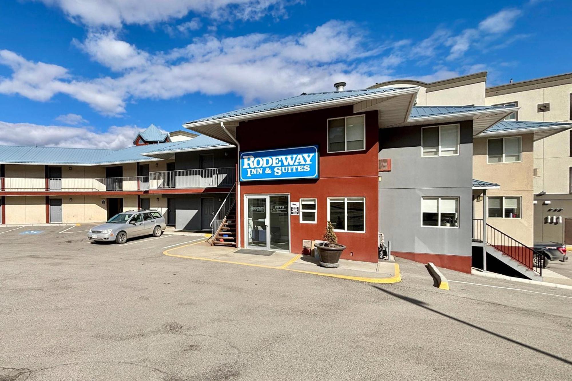 Rodeway Inn & Suites Kamloops Exterior photo